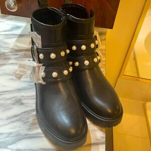 Brand new Boots ONLY size 37